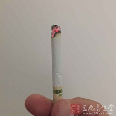 新开包的烟要放放再吸