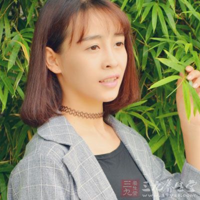 如果女人两腮尖肖无肉,就是民间说的狐狸精脸,这样的女人即使能够红极