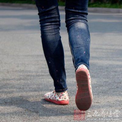 快步走路,也是一种简便的排毒运动 快步走路,也是一种简便的排毒运动