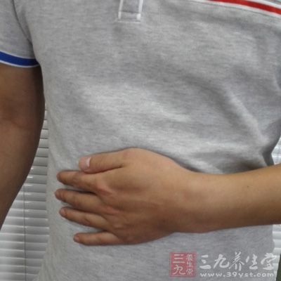 如患者有腹脹、腹部隱痛等癥狀，可采用溫水灌腸治療