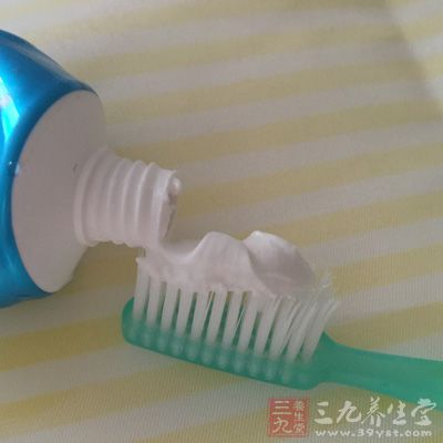 牙膏本来不是用泡沫来洁净牙齿 牙膏本来不是用泡沫来洁净牙齿