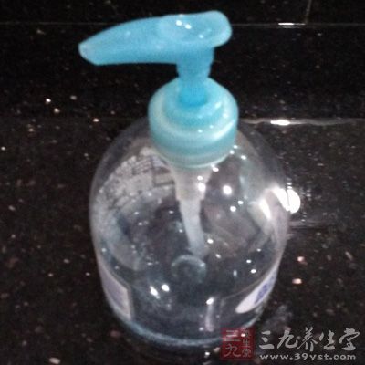 承装清洁用品、沐浴产品的塑料容器