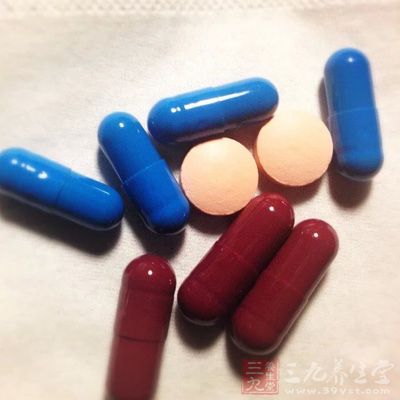 碳水化合物攝入過少，會影響大腦的情緒調(diào)節(jié)能力，導(dǎo)致易怒、抑郁等不良情緒