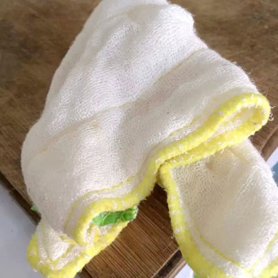 抹布因接触污物而积累大量细菌