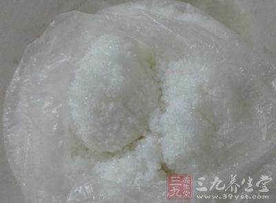 杨桃2个，砂糖半斤，红茶适量