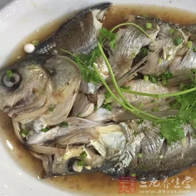 發(fā)現(xiàn)那些經(jīng)常吃魚的女人比起不吃或很少吃魚的女人，乳腺癌的發(fā)病率要低45%