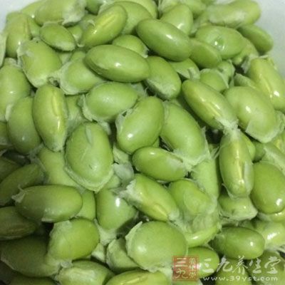 茭白、毛豆等都含有大量草酸，草酸容易与钙元素结合而影响吸收