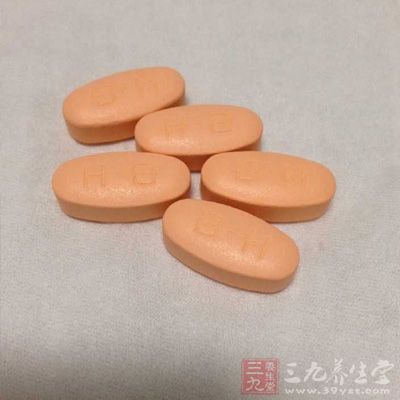 VC缺乏的典型癥狀是壞血病，其主要特征是多處出血