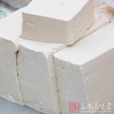 豆腐适量、葱适量、蒜适量