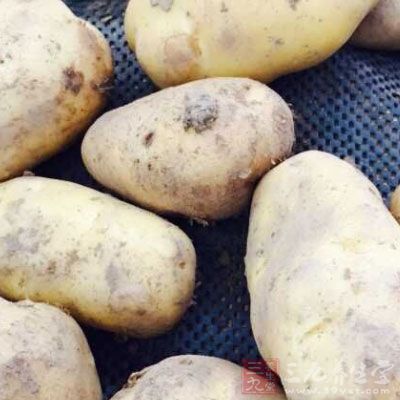 尽可能少吃精制面粉和细粮食品,而改吃粗粮、粗米、土豆、豆类食品 尽可能少吃精制面粉和细粮食品,而改吃粗粮、粗米、土豆、豆类食品