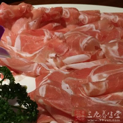 每天进食的红肉量尽可能不超过80克,好改为白肉,如禽鱼肉 每天进食的红肉量尽可能不超过80克,好改为白肉,如禽鱼肉