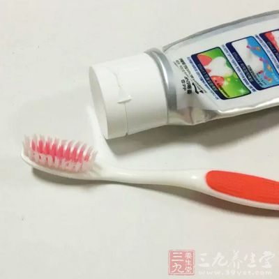 含氟牙膏刷牙后 含氟牙膏刷牙后