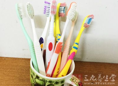 牙刷不要选硬毛的 牙刷不要选硬毛的