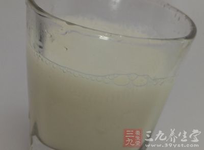 牛奶中含有3.3%.3.5%的乳蛋白质