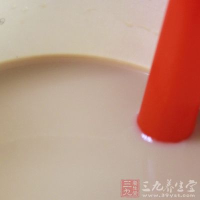 目前市面的珍珠奶茶多是用奶精