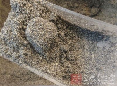 芝麻能滋补肝肾，养血生津