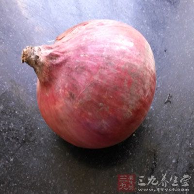 多吃含鈣和維生素D和礦物質(zhì)的食物果蔬，如牛奶、蛋類、波菜、洋蔥