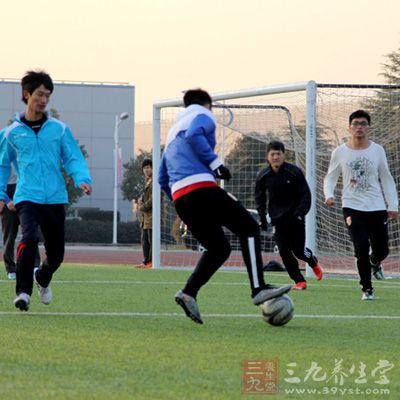 足球力量训练 足球力量的训练方法有哪些(3)