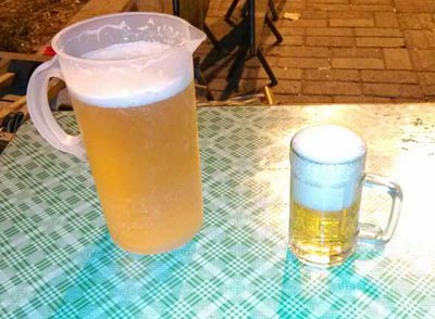 取1400ml左右淡色啤酒煮沸 取1400ml左右淡色啤酒煮沸