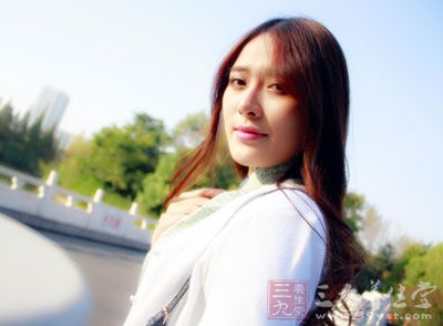 外表的美丽我们可以用化妆品和衣服掩饰 外表的美丽我们可以用化妆品和衣服掩饰