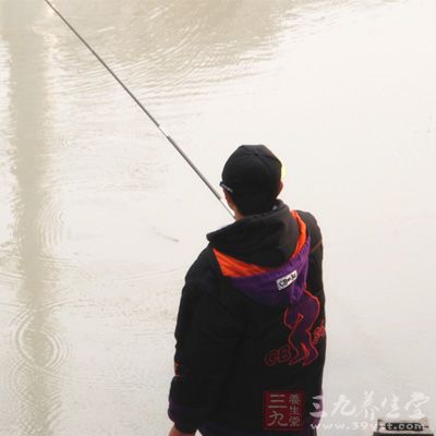 冬季钓鱼 六个技巧教你在冬天钓草鱼(2)