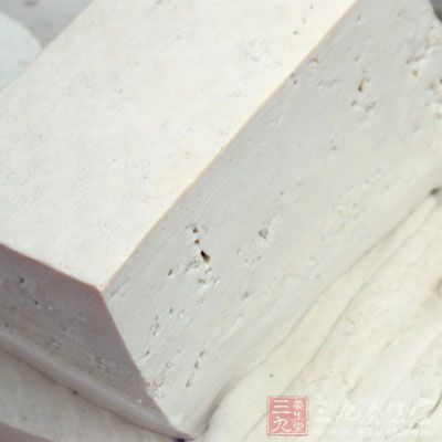 鱼肉和豆腐都是高蛋白和高钙食品