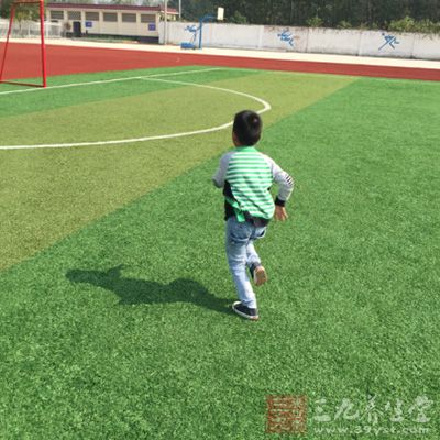 忌带小孩，小孩子时刻需要大人的关照