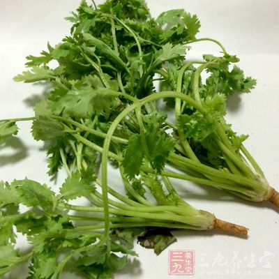 清美小素鸡1包，香菜50克，酱油10ml，芝麻油10ml