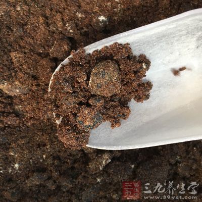 糯米粉250g，红片糖225G，水150g，椰汁50g，油少许