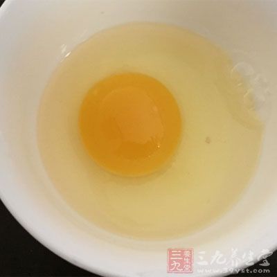 蛋黄中含有丰富的卵磷脂、钙、磷和维生素A