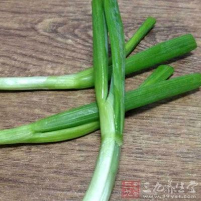 鳗鱼，葱，姜，蒜，小米椒，料酒，老抽，糖，盐