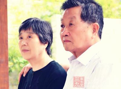 诏安县梅岭镇玄钟村106岁的老寿星黄娇娥特别喜欢散步