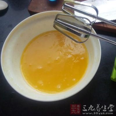 主要来源是鱼肝油、鸡蛋黄