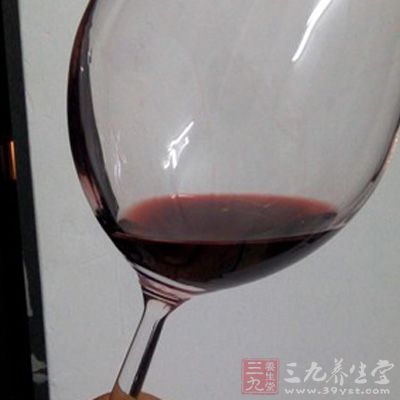 適量飲酒可以減少很多疾病的滋生