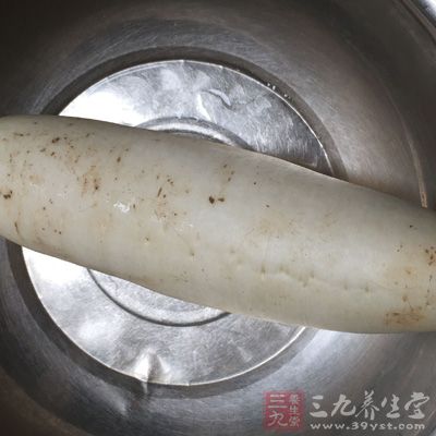 白萝卜一个，捣烂挤汁，滴鼻