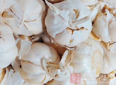 大蒜10克，姜5克，香葱1段