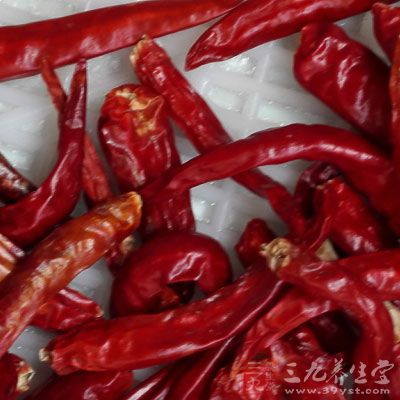 墨鱼仔500克、雪饼100克、风味豆豉50克、鱼露15克、蒜茸20克、青红椒各15克 墨鱼仔500克、雪饼100克、风味豆豉50克、鱼露15克、蒜茸20克、青红椒各15克