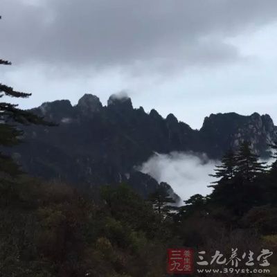 位于江西省东北部，处于黄山、庐山、三清山和景德镇旅游金三角区域