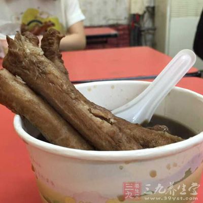 既去除了油腻又包含了丰富的钙质 既去除了油腻又包含了丰富的钙质