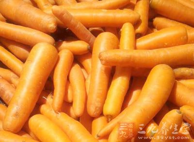 鸡肉100克,胡萝卜150克 鸡肉100克,胡萝卜150克