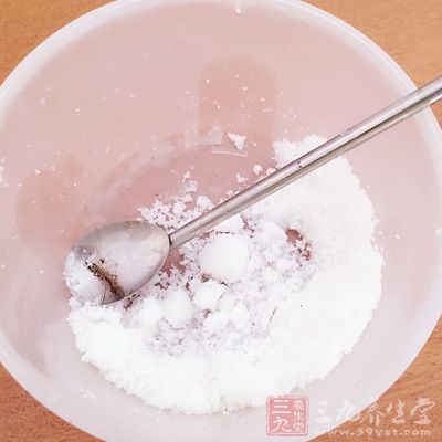 青梅10斤，糖5斤，盐1斤，紫苏8两，玻璃容器1个，圆扁晒盘1个