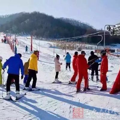 滑雪是集锻炼、娱乐于一身的健身项目