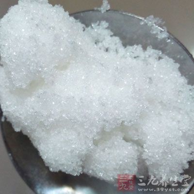 再加白糖500克，装入瓷罐备用