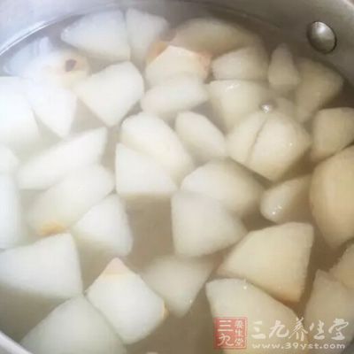 食梨能防止动脉粥样硬化，抑制致癌物质亚硝胺的形成