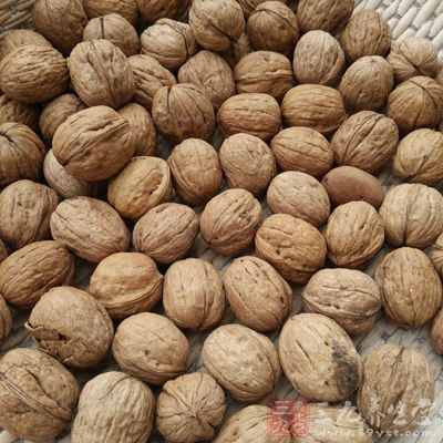 常食核桃对慢性支气管炎、高血压、冠心病患者具有良好的辅助治疗效果 常食核桃对慢性支气管炎、高血压、冠心病患者具有良好的辅助治疗效果