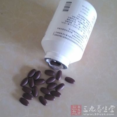 一旦孩子把這些用來治病的藥品當(dāng)成了解饞的糖果