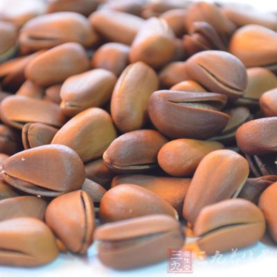 抹茶粉5公克，松子100公克，细砂糖80公克