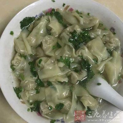 一定要吃早餐，吃饭清淡为好，不要油腻辛辣