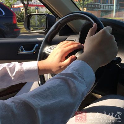 注意安全駕駛，任何時候都應(yīng)做到車輛不超速