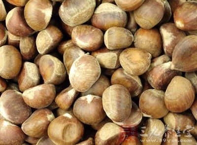 采用纯天然板栗，优质花生油为主要原料